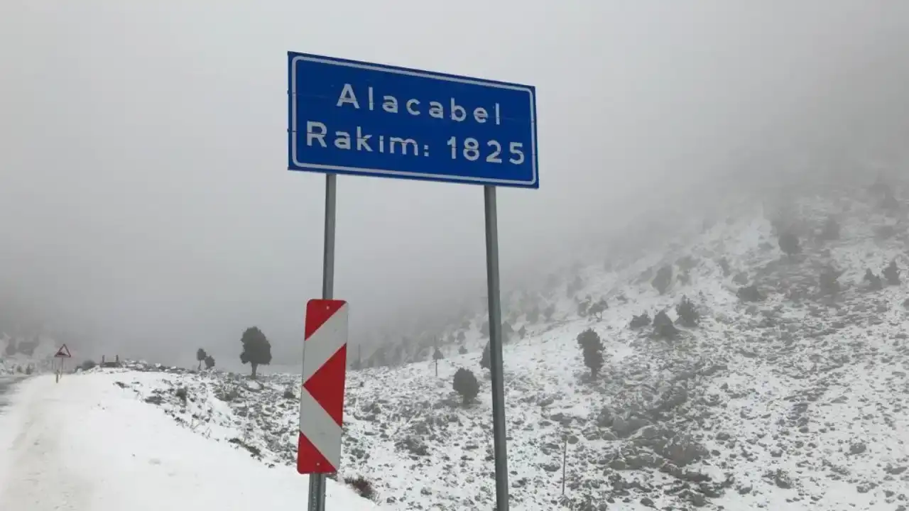 Antalya Yaza Hazırlanırken Kar Sürprizi İle Karşılaştı 6